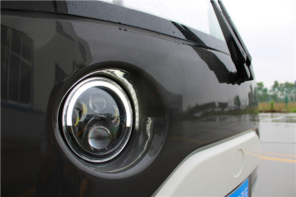八座封閉電動(dòng)觀光車(chē)-車(chē)燈